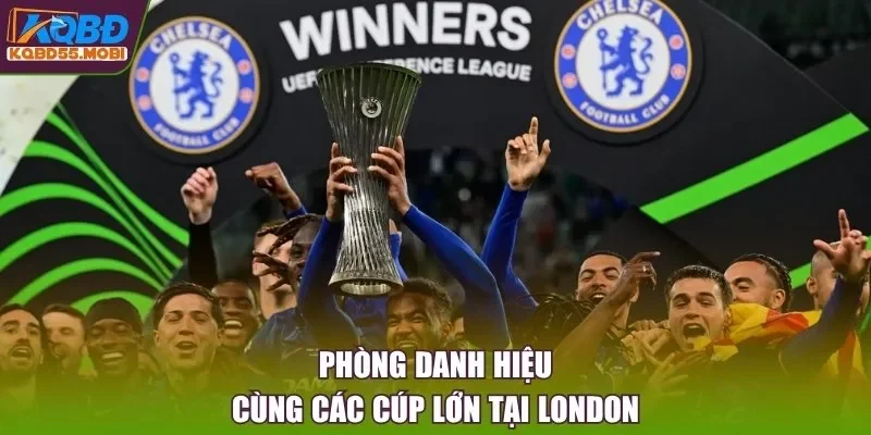 Phòng danh hiệu cùng các cúp lớn tại London